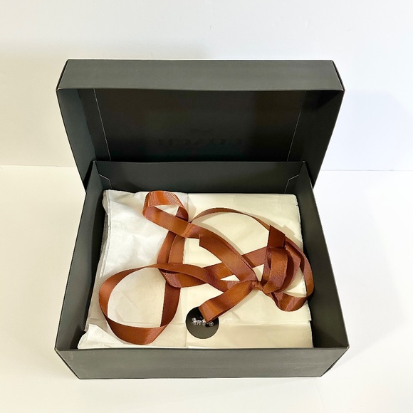 Coach small black gift box with brown ribbon - Picture 2 of 2